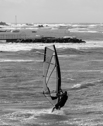 海波<strong>和风</strong>冲浪的夏天多风的一天海波<strong>和风</strong>冲浪的夏天多风的一天
