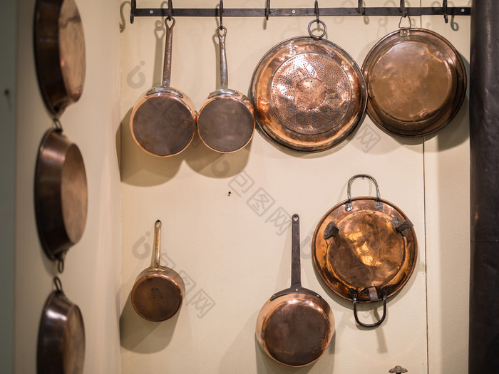 铜锅和锅挂的墙铜锅和锅挂的墙