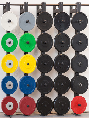 铁重量盘子各种各样的颜色为健身房杠铃铁重量盘子各种各样的颜色为健身房杠铃