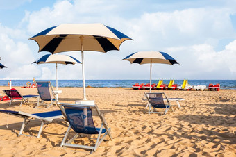 伞海滩为放松和太阳集海滩bibione意大利