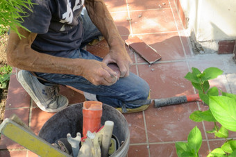 人意图修复和设置和修复工人巴蒂斯科帕人意图瓷砖粘贴瓷砖