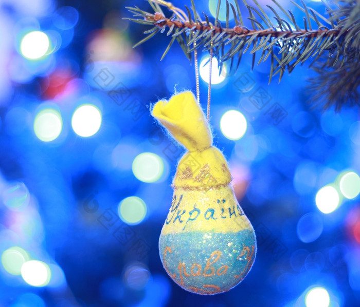 圣诞节假期背景与小玩意标签荣耀乌克兰松分支