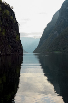 挪威峡湾和山春天旅游假期和旅行