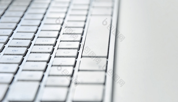 细节现代白色电脑键盘脏和尘土飞扬的白色表格电脑硬件设备技术和互联网