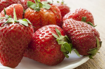 草莓水果说谎白色板草莓水果说谎白色板的板站饱经风霜的董事会