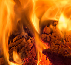 火和燃烧柴火的壁炉特写镜头关闭拍摄燃烧柴火的壁炉