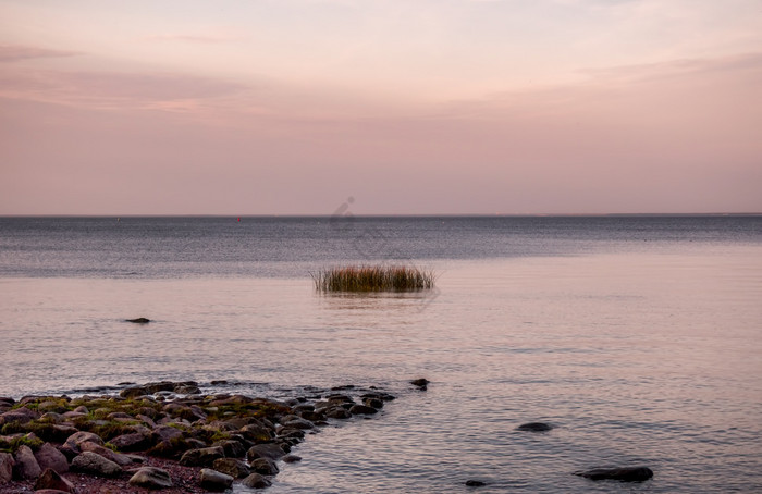 海岸的湾日落的自然景观的湾暮光之城的湾图片