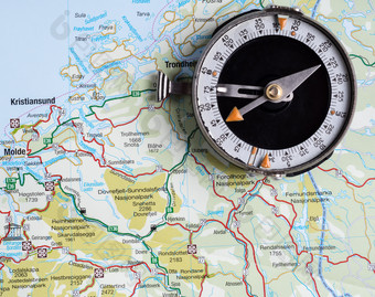 老旅游指南针说谎地图挪威旅行概念旅游地图挪威和指南针