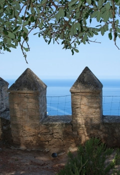 monastir米拉玛马略卡岛巴利阿里群岛岛屿西班牙7月细节中世纪的阿拉伯语花园石头栅栏7月马略卡岛巴利阿里群岛岛屿西班牙7月