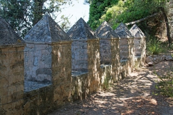 monastir米拉玛马略卡岛巴利阿里群岛岛屿西班牙7月细节中世纪的阿拉伯语花园石头栅栏7月马略卡岛巴利阿里群岛岛屿西班牙7月