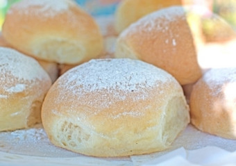 可口马铃薯面包特写镜头显示面包店巴尔德莫萨马略卡岛巴利阿里群岛岛屿西班牙