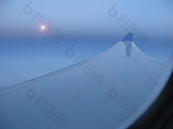 航空公司翼和明星航空公司翼和明星蓝色的背景空间