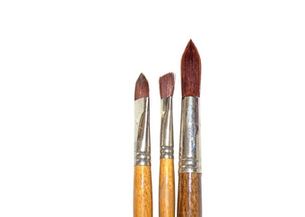集三个高质量画笔为石油丙烯酸绘画孤立的白色集三个高质量画笔为石油丙烯酸绘画