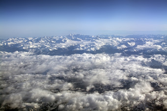 瑞士高山与<strong>雪山</strong>上衣空中视图对的东在下午飞行12月瑞士高山与<strong>雪山</strong>上衣空中视图对的东