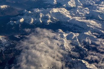 瑞士高山与雪山上衣空中视图对的<strong>东</strong>在下午飞行12月瑞士高山与雪山上衣空中视图对的<strong>东</strong>