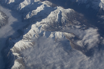 瑞士高山与<strong>雪山</strong>上衣空中视图对的东在下午飞行12月瑞士高山与<strong>雪山</strong>上衣空中视图对的东