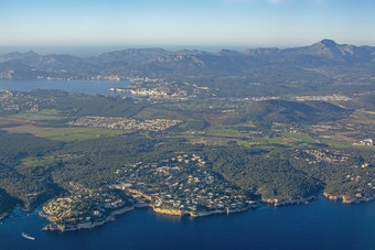 沿海景观空中视图阳光明媚的下午西南马略卡岛西班牙沿海景观空中视图阳光明媚的下午