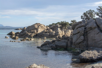 绿色水和有趣的<strong>花</strong>岗岩岩石形状海滩科斯塔Smeralda<strong>撒</strong>丁岛意大利3月海滩与<strong>花</strong>岗岩岩石科斯塔Smeralda<strong>撒</strong>丁岛