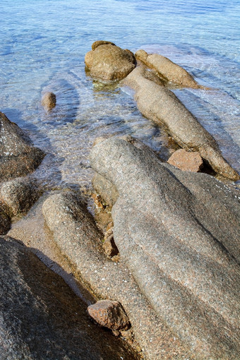 绿色水和有趣的<strong>花</strong>岗岩岩石形状海滩科斯塔Smeralda<strong>撒</strong>丁岛意大利3月海滩与<strong>花</strong>岗岩岩石科斯塔Smeralda<strong>撒</strong>丁岛