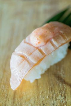 烤大马哈鱼寿司日本食物风格木