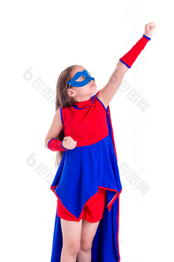 年轻的<strong>女孩子</strong>蓝色的和红色的超级英雄装与手臂扩展飞行构成