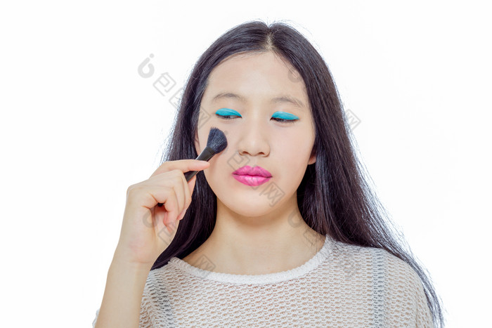 十几岁的亚洲高学校女孩应用化妆化妆品护肤品概念