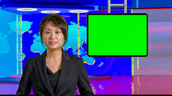 女亚洲美国新闻女主播虚拟工作室与绿色屏幕暂停显示原始设计元素