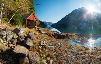 <strong>挪威</strong>景观与峡湾山和传统的木船存储海岸