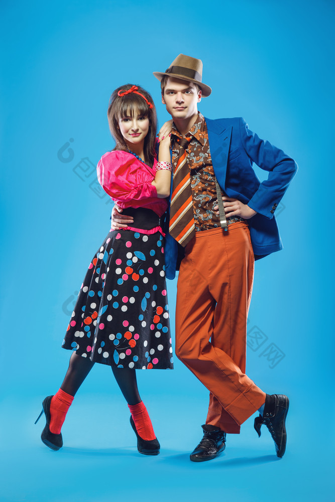 年轻的夫妇穿色彩斑斓的不时髦的衣服美女照片风格也他们可以代表成员青年反主流文化stilyagi存在从的晚些时候直到的早期的苏联联盟
