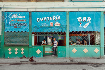 哈瓦那古巴3月蓝色的和绿色<strong>外观</strong>小咖啡馆<strong>酒吧</strong>当地人是令人心寒的内部