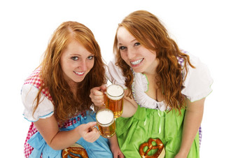两个巴伐利亚女孩与<strong>啤酒</strong>而且椒盐<strong>卷</strong>饼两个巴伐利亚女孩与<strong>啤酒</strong>而且椒盐<strong>卷</strong>饼白色背景