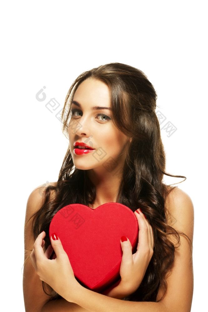 美丽的女人与红色的口红持有红色的心美丽的女人与红色的口红持有红色的心白色背景