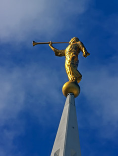 雕塑天使莫罗尼在摩门教徒寺庙三迭戈