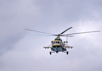 莫斯科俄罗斯五月阿维亚游行莫斯科me-amtk直升机飞的天空游行胜利世界战争莫斯科俄罗斯