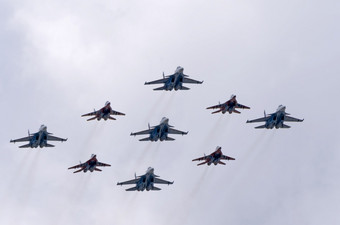 莫斯科俄罗斯五月阿维亚游行莫斯科集团飞机战斗机飞机我-和苏-的天空游行胜利世界战争莫斯科俄罗斯