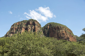 德拉肯斯堡南非洲附近帽子发芽与云天空