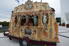 典型的荷兰街器官为公共音乐