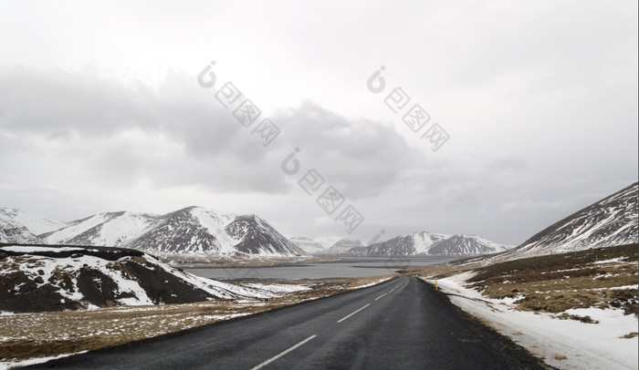 的路斯奈费尔斯内的岛冰岛与湖而且山冬天