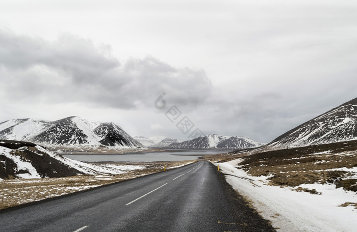 的路斯奈费尔斯内的岛冰岛与湖而且山冬天图片