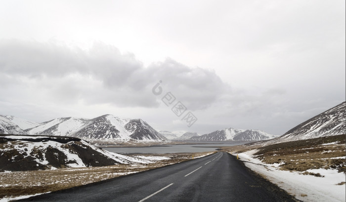的路斯奈费尔斯内的岛冰岛与湖而且山冬天图片