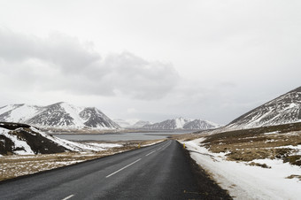 的路斯奈费尔斯内的岛冰岛与湖而且山冬天
