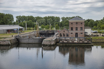 hellevoetlsuis荷兰6月-的干码头1月白人hellevoetlsuis的只有仍然工作干码头荷兰那仍然使用为修理船和船只构建周围的只有工作干码头荷兰