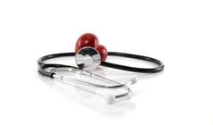 心和听诊器孤立的白色背景概念为医疗保健和诊断医疗心脏脉冲测试