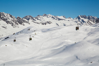 的阿尔卑斯于兹滑雪域的法国阿尔卑斯<strong>山脉</strong>