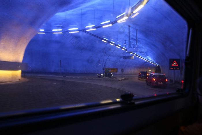 环形交叉路口的百度隧道附近瓦拉维克