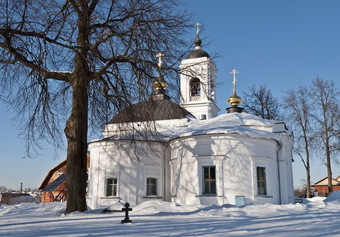 教堂的神圣的维珍Kolchugino小镇俄罗斯阳光明媚的冬天一天