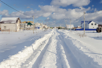 路覆盖与雪小俄罗斯<strong>小镇阳光</strong>明媚的冬天一天弗拉基米尔•地区俄罗斯