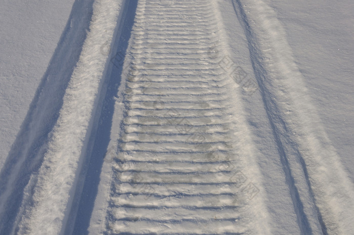 特写镜头雪地小道雪场