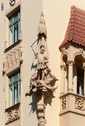 雕塑的边缘老建筑中心布拉格捷克共和国