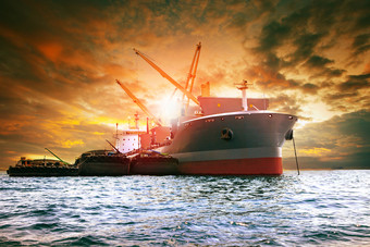 大容器船加载行业产品为物流业务